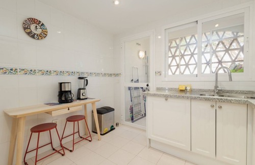 Nikki Beach Apartamento | Apartamento de 2 dormitorios al lado de la playa en Elviria, Marbella