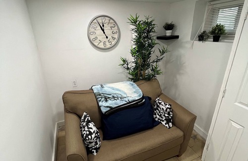 Hillside Apartamento | 2-bedroom apartment near AirPort