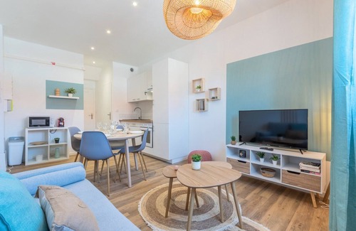 Roubaix Apartamento | 2 bedroom apartment near tram, CHR + parking