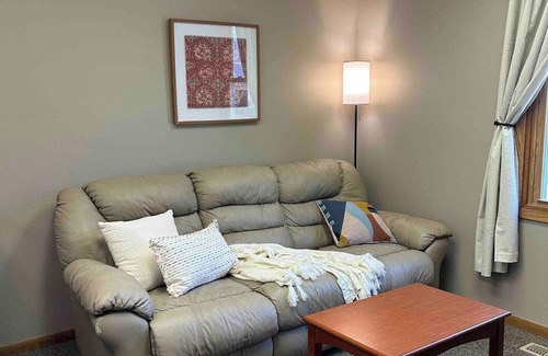 West Union Apartamento | 2-bedroom apartment in Downtown West Union, IA