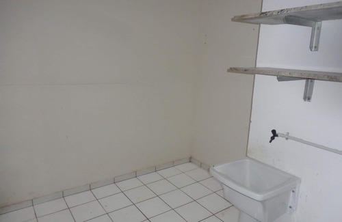 Praia do Morro Apartamento | Apartamento de 2 dormitorios con suite, en el edificio del centro comercial Praia Center