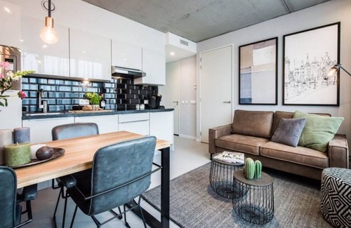 Amsterdam East Apartamento | 2 Bedroom Apartment With Fantastic View Overlooking the Canal