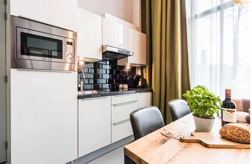 Amsterdam East Apartamento | 2 Bedroom Apartment With Fantastic View Overlooking the Canal