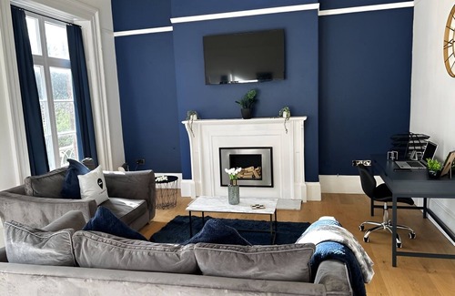 Grimsby Apartamento | 2 Bedroom Apartment with Private Kitchen and Bathroom