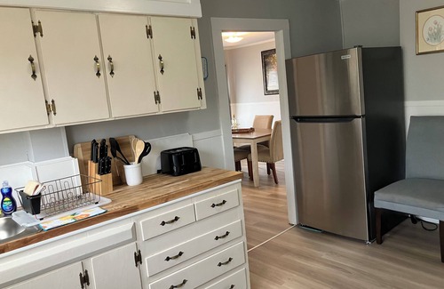 Dover Apartamento | 2-Bedroom Apt Near UNH, Portsmouth! - Parking, Full Kitchen, Free Wine!