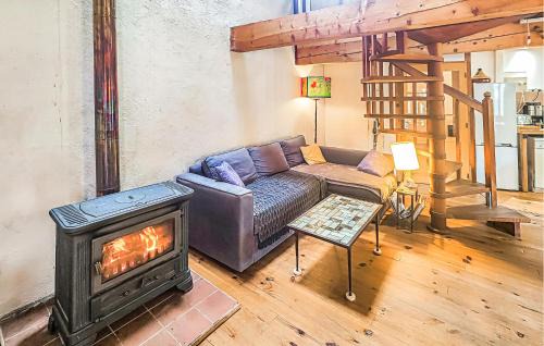 Les Cabannes Casa | 2 Bedroom Awesome Home In Les Cabannes