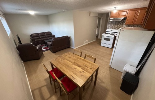 Forest Lawn Casa | 2 Bedroom Basement