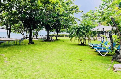 Frome Cabaña | 2 Bedroom Beach House at Bluefields Bay