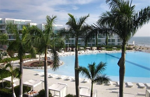 Flamingos Condominio | Condominio de 2 dormitorios frente al mar, hermosas vistas al mar y a la piscina