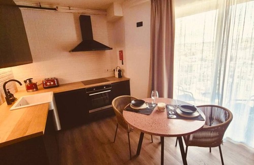 Paceville Apartamento | 2 bedroom beachside 13th Floor Apartment