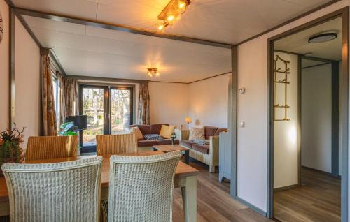 Knikkerdorp Casa | 2 Bedroom Beautiful Home In Well