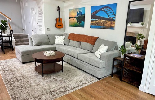 West Campus Condominio | 2-bedroom beautiful West Campus Austin condo