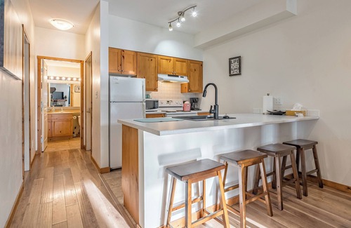 Silver Star Mountain Condominio | 2 bedroom/2 bathroom ground-level, newly renovated, corner condo at Creekside