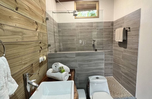 Ciudad Cortes Cabina | 2 bedroom cabin in the woods of Ojochal!