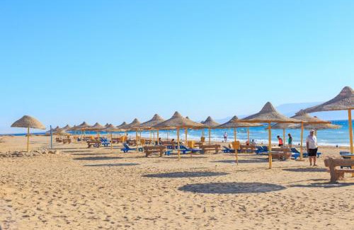 Ras Sudar Apartamento | 2 Bedroom Chalet - Riviera Beach Resort - Families only