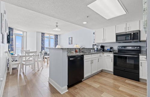 Crescent Beach Condominio | 2-bedroom condo in awesome North Myrtle Beach with pools, hot tubs and more!