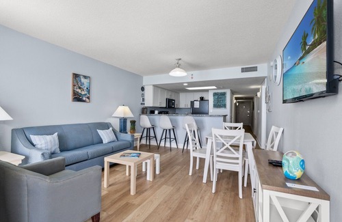 Crescent Beach Condominio | 2-bedroom condo in awesome North Myrtle Beach with pools, hot tubs and more!