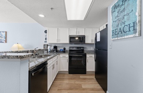 Crescent Beach Condominio | 2-bedroom condo in awesome North Myrtle Beach with pools, hot tubs and more!