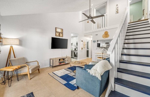 Summer Breeze Condominio | 2-bedroom condo in charming Panama City Beach with WiFi, fitness room