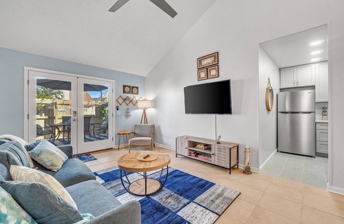 Summer Breeze Condominio | 2-bedroom condo in charming Panama City Beach with WiFi, fitness room