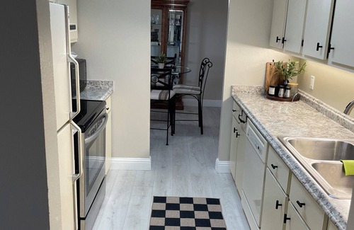 Southeast Colorado Springs Condominio | 2-bedroom condo in delightful Colorado Springs, WiFi, fitness room, heated pool