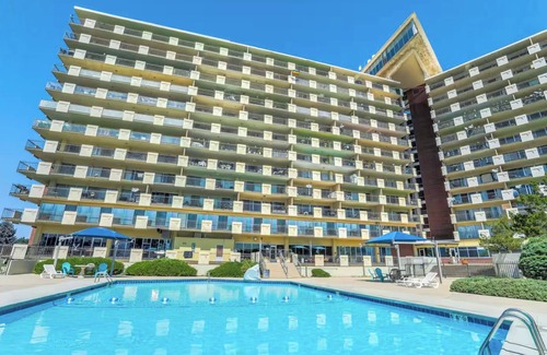 Southeast Colorado Springs Condominio | 2-bedroom condo in delightful Colorado Springs, WiFi, fitness room, heated pool