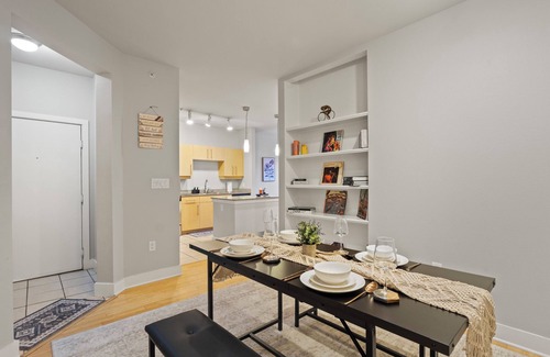 Oak Lawn Condominio | 2-bedroom condo 8 mins to AAC