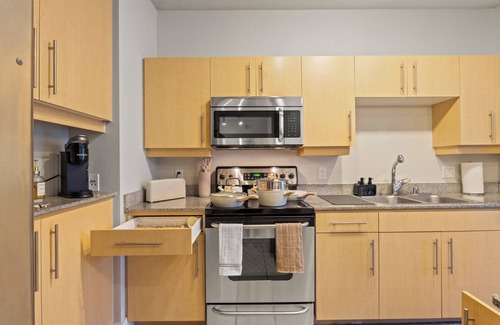 Oak Lawn Condominio | 2-bedroom condo 8 mins to AAC