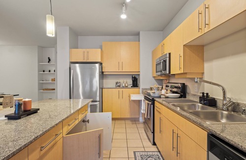 Oak Lawn Condominio | 2-bedroom condo 8 mins to AAC