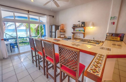 Akumal Condominio | Del Sol condominios frente - 2 dormitorios / 1 baño - Absoluta frente a la playa