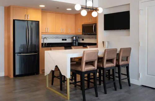 Las Vegas Condominio | 2 Bedroom Condo, Full Kitchen, Sleeps 6, Elara Resort, Las Vegas!