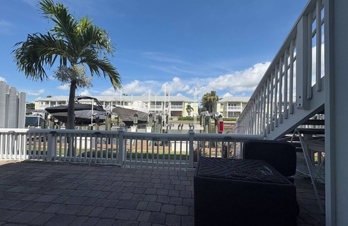 Coquina Key Condominio | 2-bedroom condo in enchanting St. Petersburg, on Coquina Key, at Waterside South