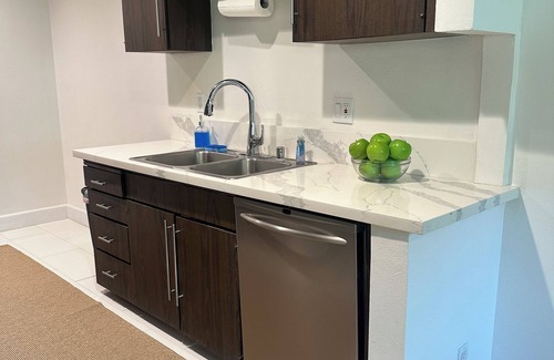 Calabasas Condominio | 2-bedroom Condo in Heart of Downtown Calabasas