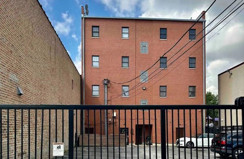 North Kenwood Condominio | 2 bedroom condo in North Kenwood Hyde Park with elevator.
