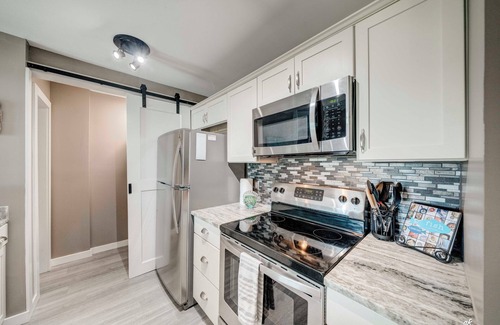 Lower Grand Lagoon Condominio | 2-bedroom condo in adorable Panama City Beach, on the lagoon, with WiFi, AC