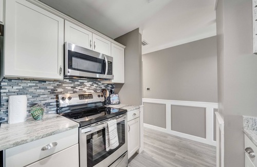 Lower Grand Lagoon Condominio | 2-bedroom condo in adorable Panama City Beach, on the lagoon, with WiFi, AC