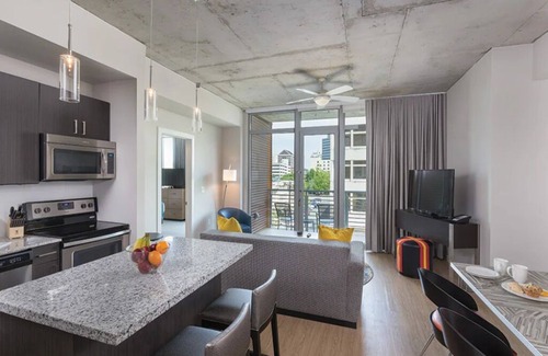 Civic District Condominio | 2 Bedroom Condo w/ Kitchen in Austin!!!