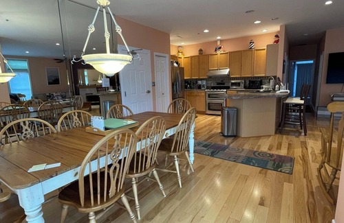 Michigan City Condominio | 2-bedroom condo with WiFi, indoor pool, hot tub in delightful Michigan City