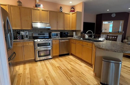 Michigan City Condominio | 2-bedroom condo with WiFi, indoor pool, hot tub in delightful Michigan City
