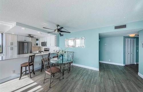 Palma del Mar Condominio | 2-bedroom condo with water view on Isla del Sol, St. Petersburg