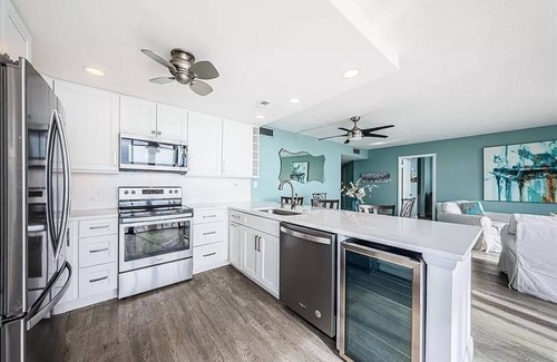 Palma del Mar Condominio | 2-bedroom condo with water view on Isla del Sol, St. Petersburg