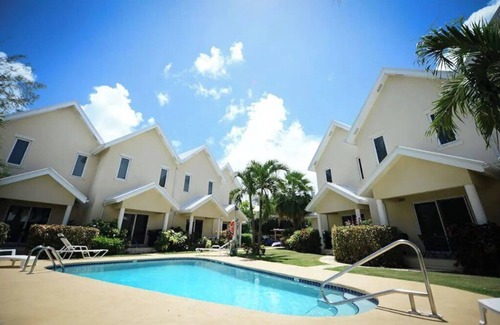 West Bay Casa | 2 bedroom condo with pool close to the beach