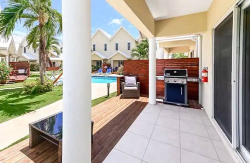West Bay Casa | 2 bedroom condo with pool close to the beach