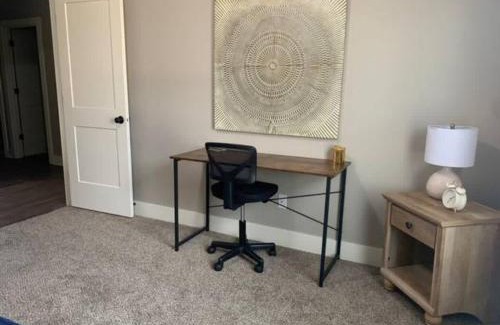 Bettendorf Apartamento | 2 Bedroom Condo with Office