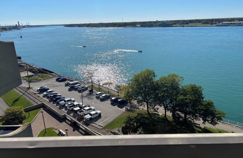 Corunna Condominio | 2-Bedroom Condo with WiFi, AC with Million Dollar View of the St.Clair River