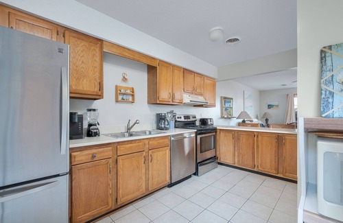 Sea Acres Casa | 2 bedroom condo with WiFi, outdoor shower, and access to Georgetown Sands community pool and tennis