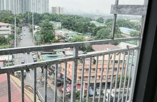 Quezon City Condominio | 2 Bedroom Condominium with FREE Unlimited Internet & NETFLIX for 4-5 Person