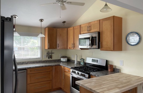 Irving Cabaña | 2 bedroom cottage -5 Min. walk to Sunset Bay Beach-Lake Erie- fishing