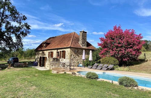 Puy-d'Arnac Cabaña | Casa rural de 2 dormitorios con piscina privada rodeada de naturaleza.