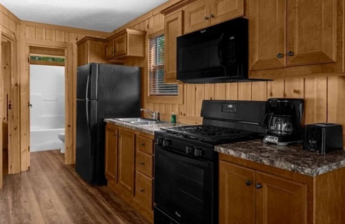 Lower Township Cabina | 2-bedroom Cottage in Cape May Premier Family Campground- Minutes from Wildwood!